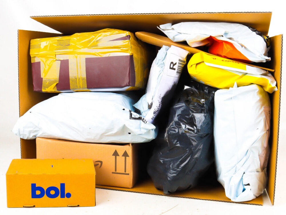 XL Doos met Ongeopende Postpakketten