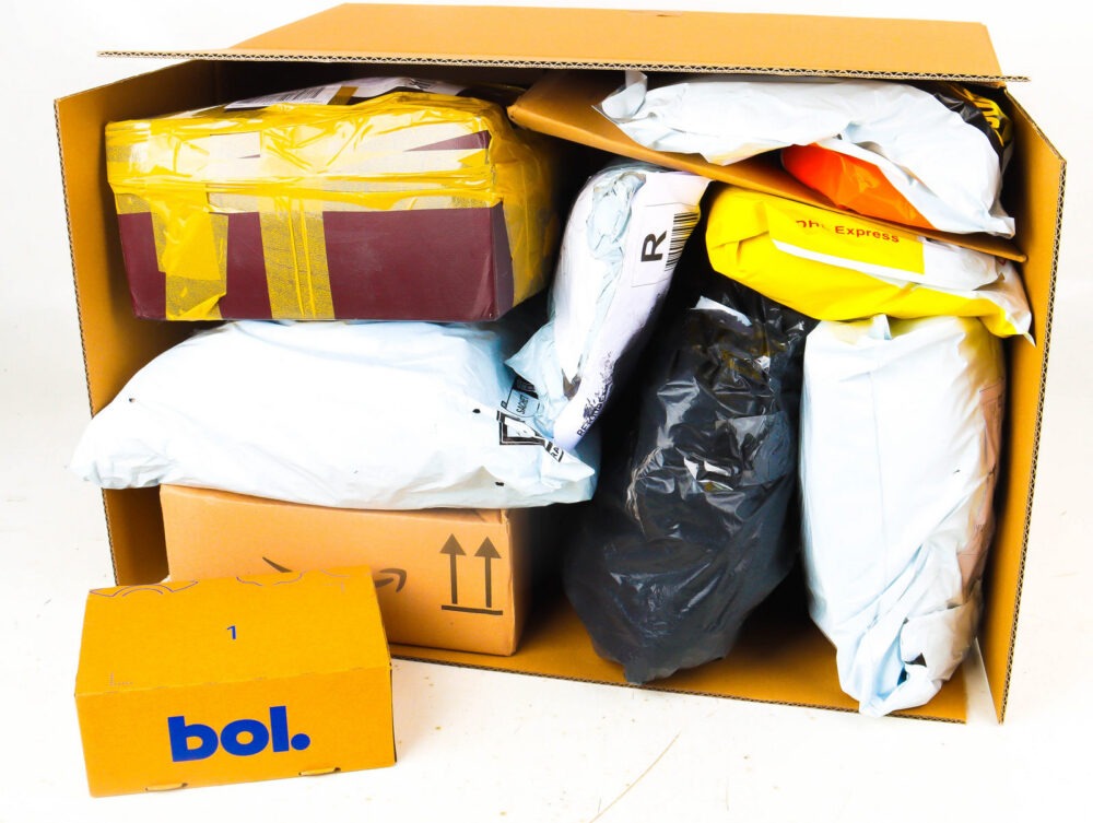 XL Doos met Ongeopende Postpakketten