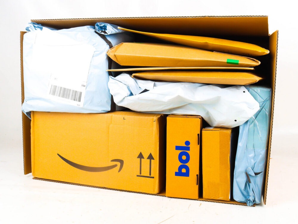 XL Doos met Ongeopende Postpakketten