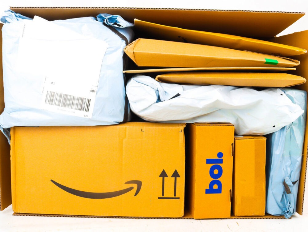 XL Doos met Ongeopende Postpakketten