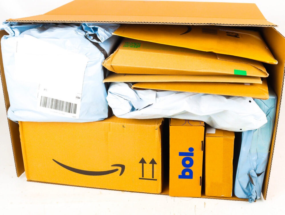 XL Doos met Ongeopende Postpakketten