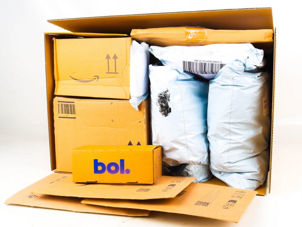 XL Doos met Ongeopende Postpakketten