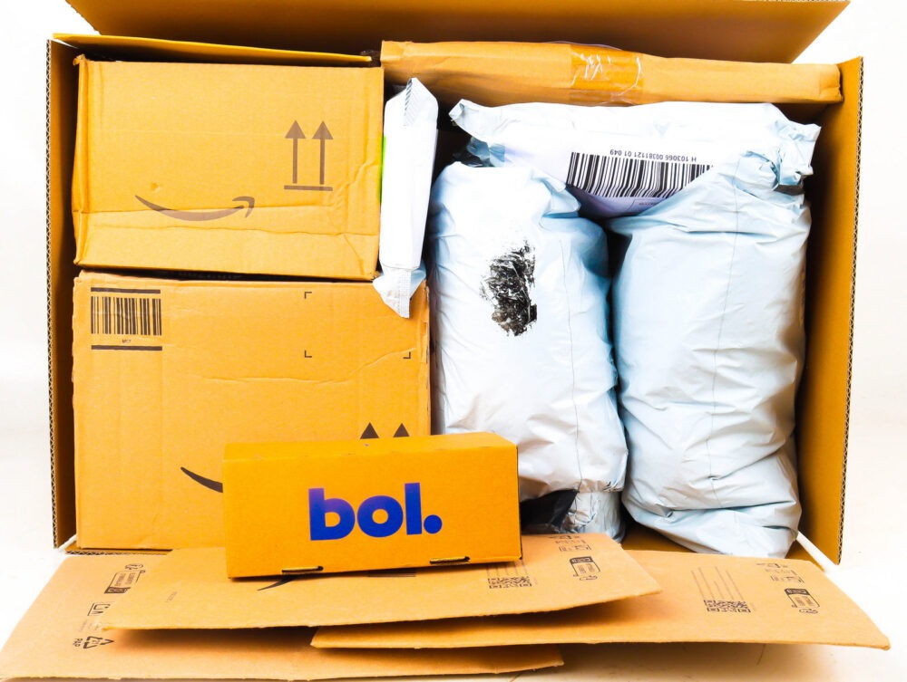 XL Doos met Ongeopende Postpakketten