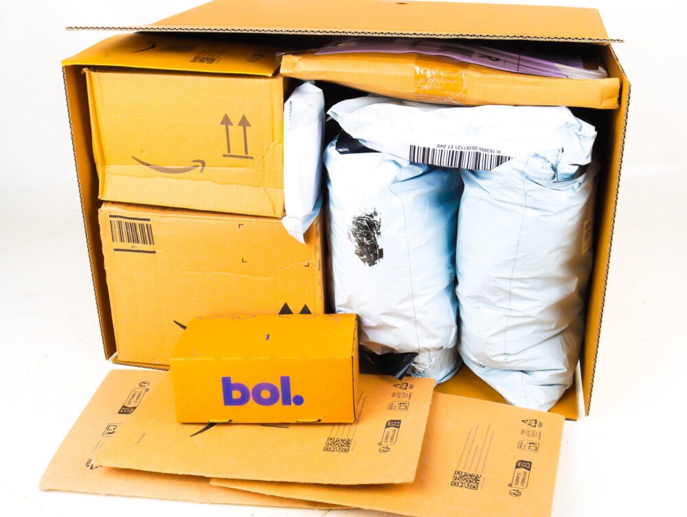 XL Doos met Ongeopende Postpakketten