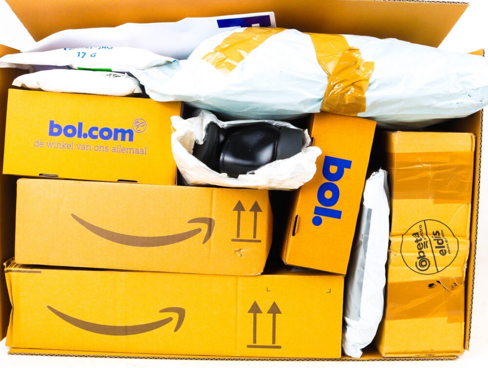 XL Doos met Ongeopende Postpakketten