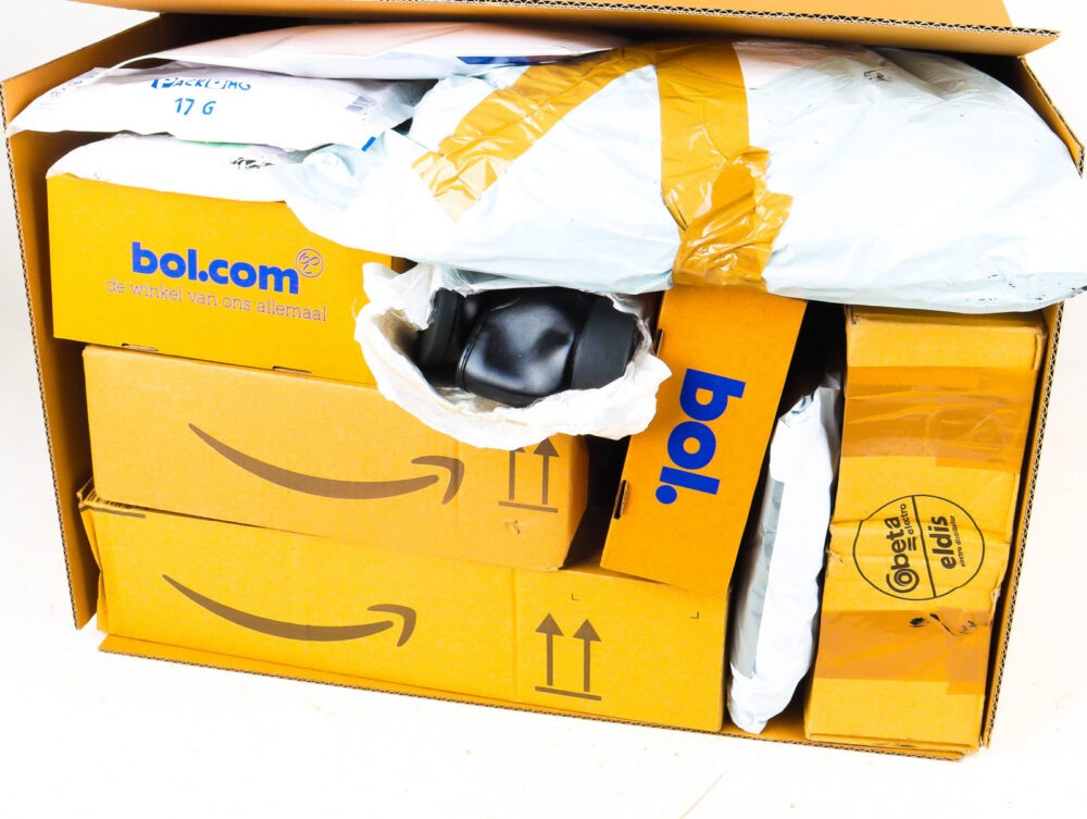XL Doos met Ongeopende Postpakketten