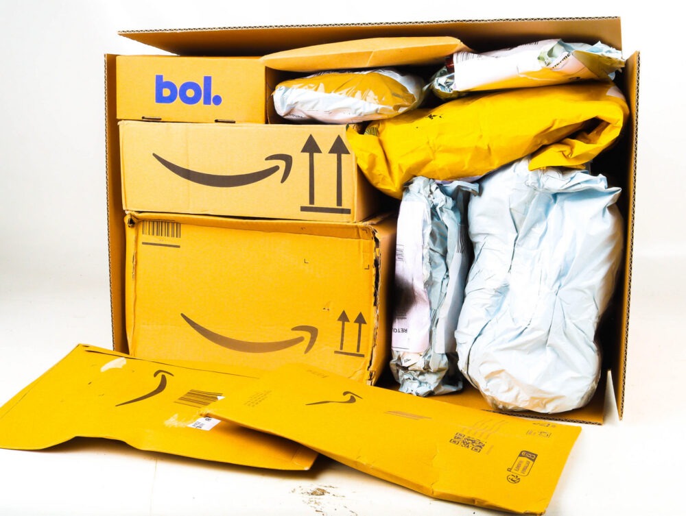 XL Doos met Ongeopende Postpakketten