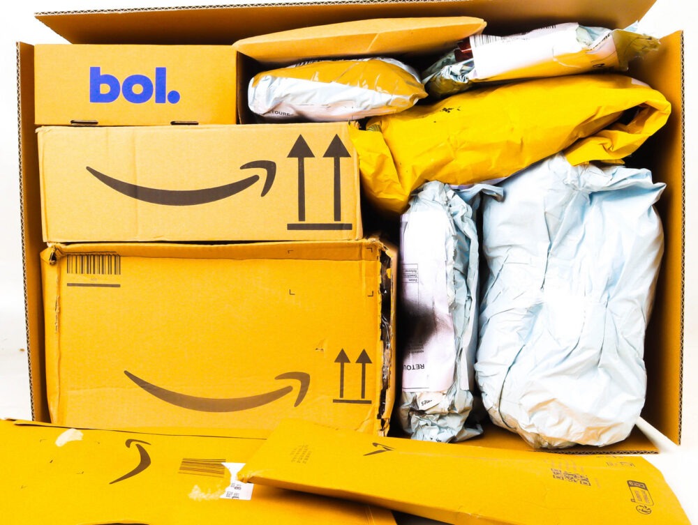 XL Doos met Ongeopende Postpakketten