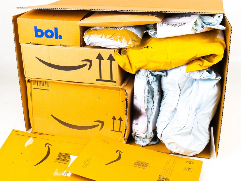 XL Doos met Ongeopende Postpakketten