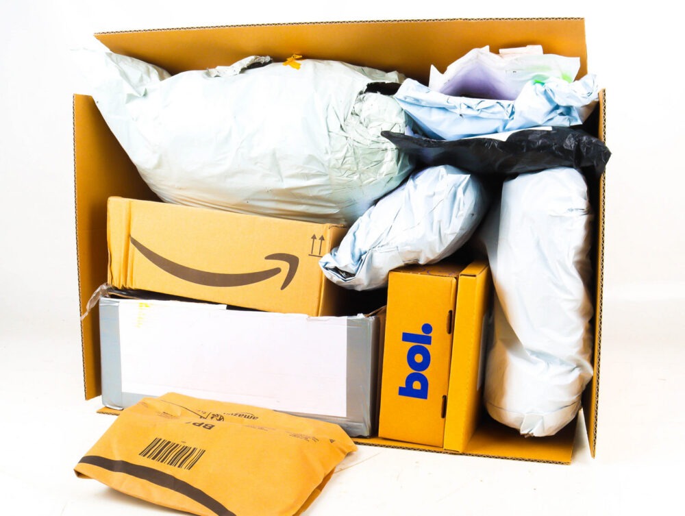 XL Doos met Ongeopende Postpakketten