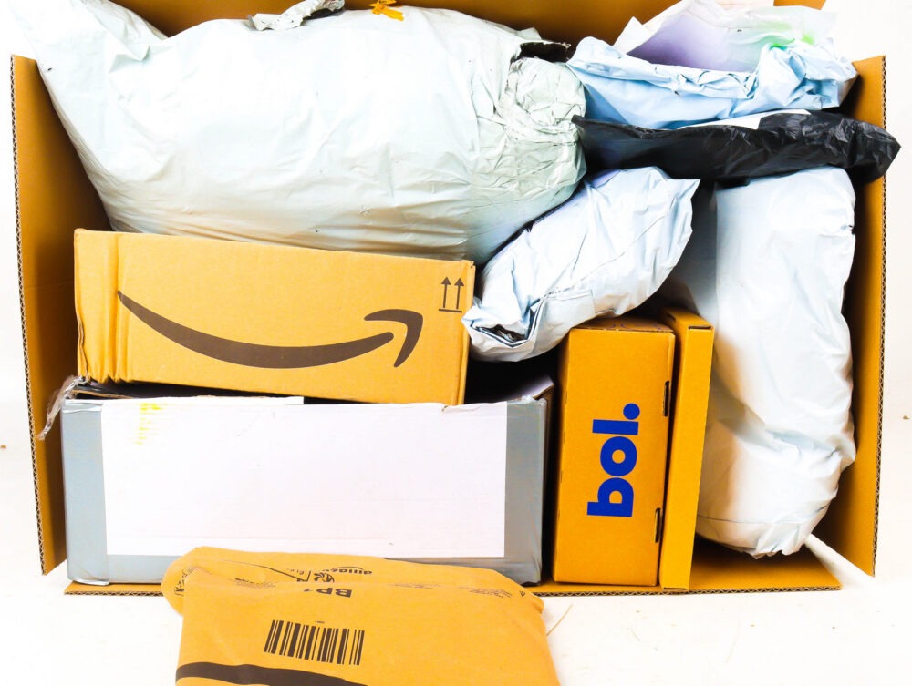 XL Doos met Ongeopende Postpakketten