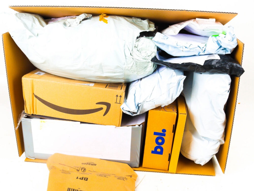 XL Doos met Ongeopende Postpakketten