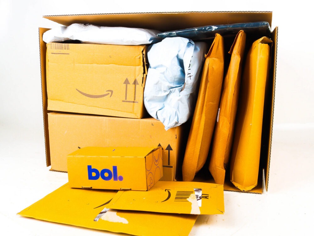 XL Doos met Ongeopende Postpakketten