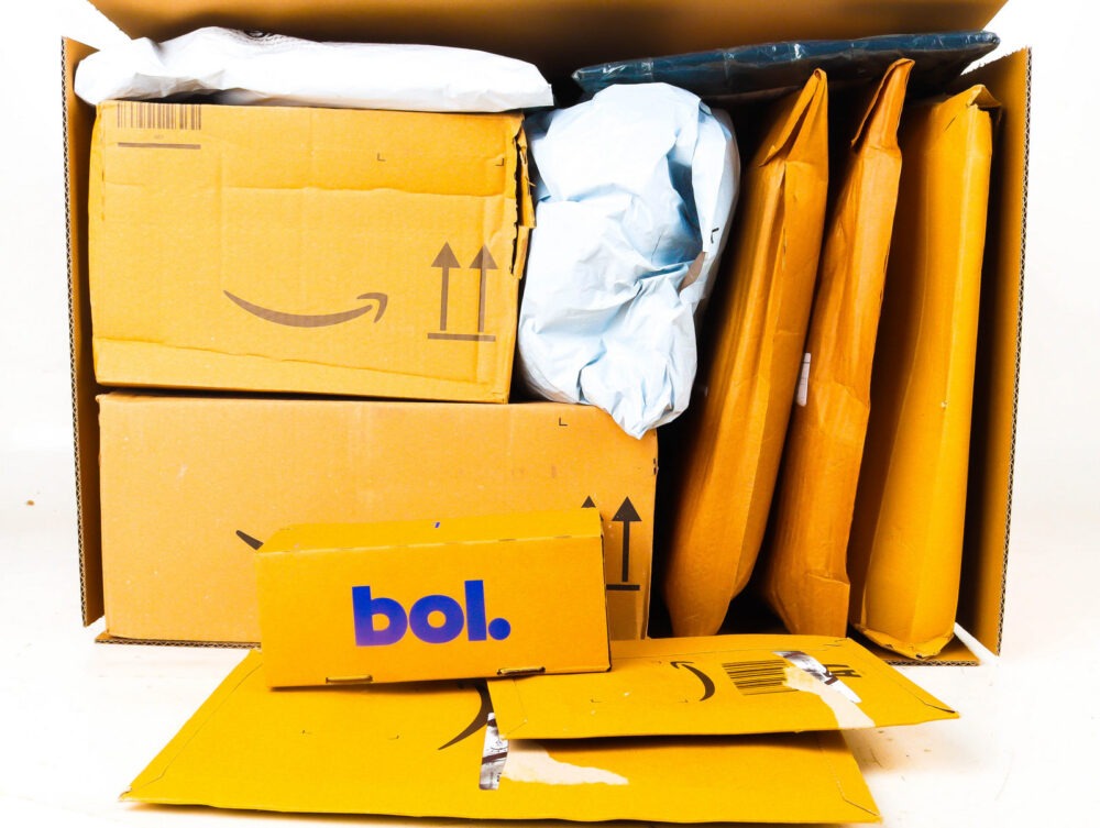 XL Doos met Ongeopende Postpakketten