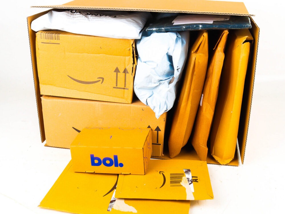XL Doos met Ongeopende Postpakketten
