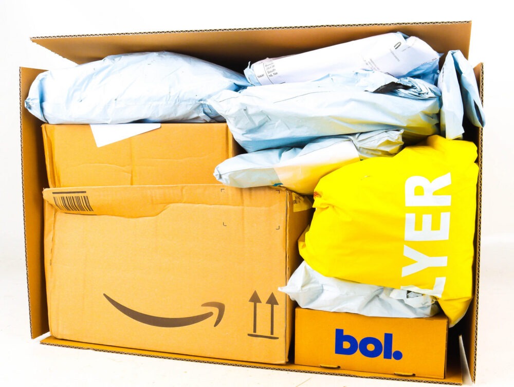 XL Doos met Ongeopende Postpakketten