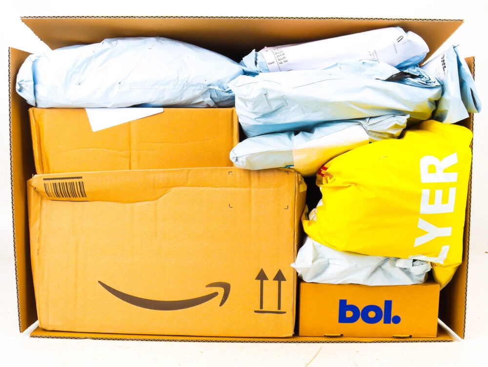 XL Doos met Ongeopende Postpakketten