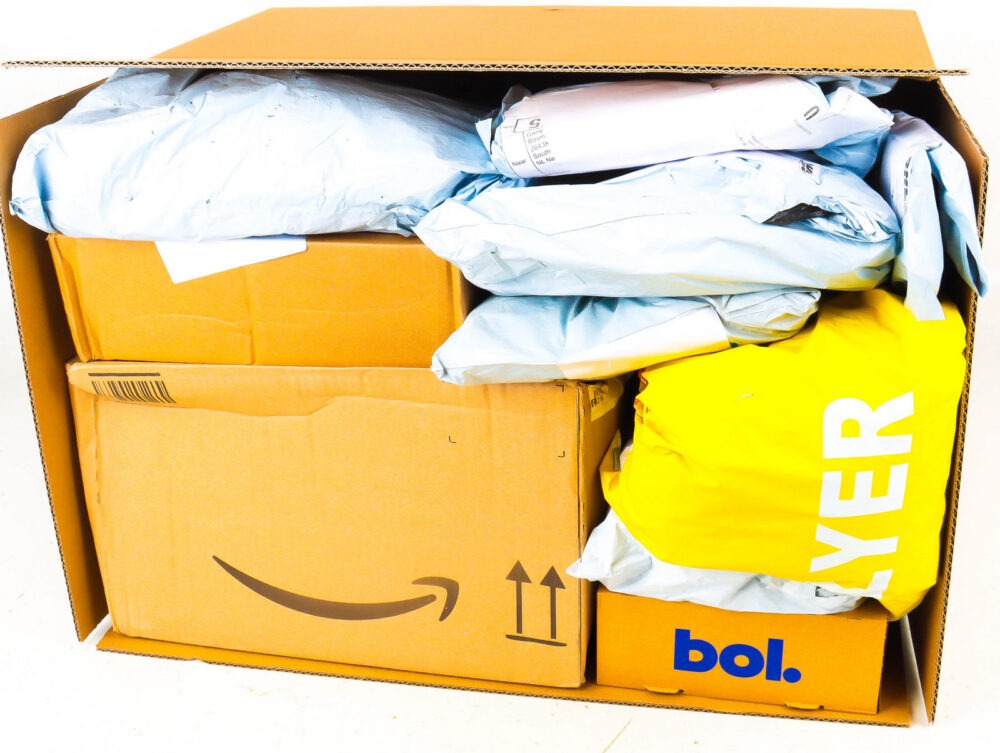 XL Doos met Ongeopende Postpakketten