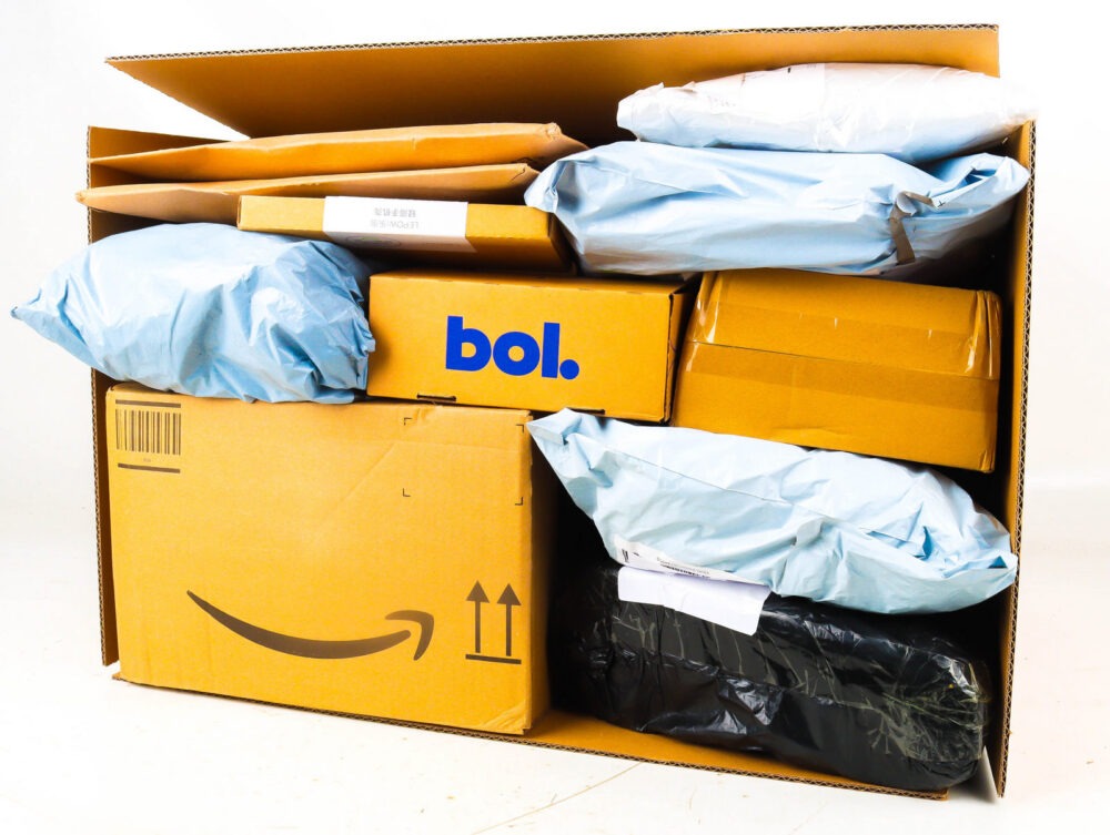 XL Doos met Ongeopende Postpakketten