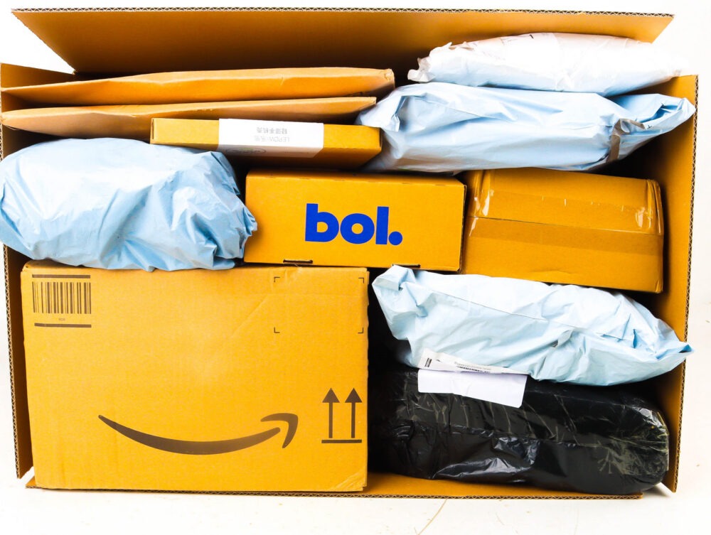 XL Doos met Ongeopende Postpakketten