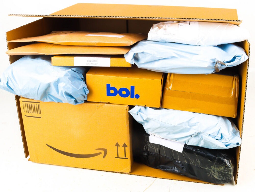 XL Doos met Ongeopende Postpakketten