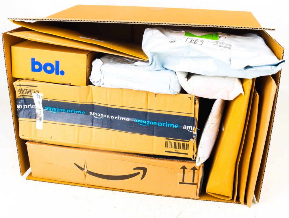 XL Doos met Ongeopende Postpakketten