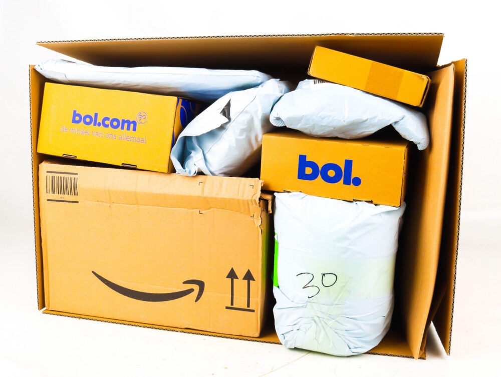 XL Doos met Ongeopende Postpakketten