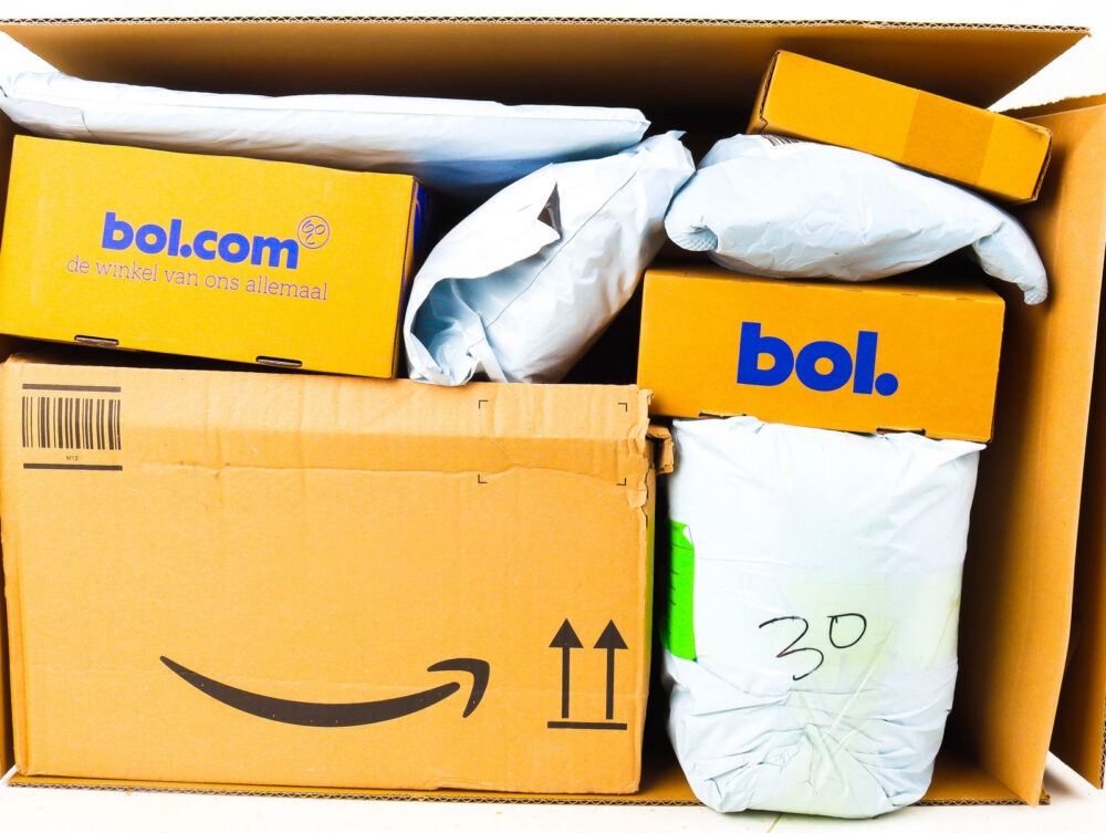 XL Doos met Ongeopende Postpakketten