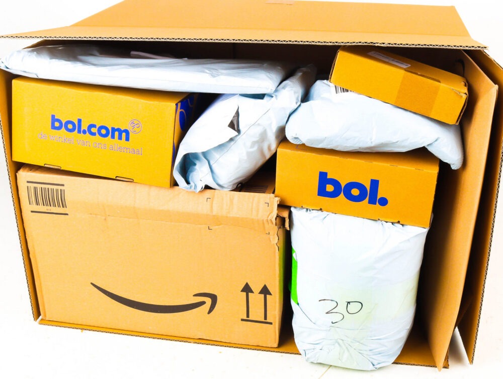 XL Doos met Ongeopende Postpakketten