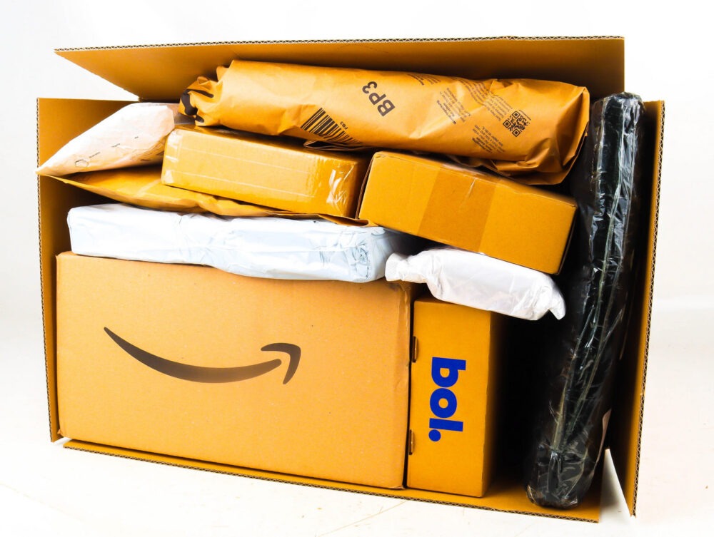 XL Doos met Ongeopende Postpakketten