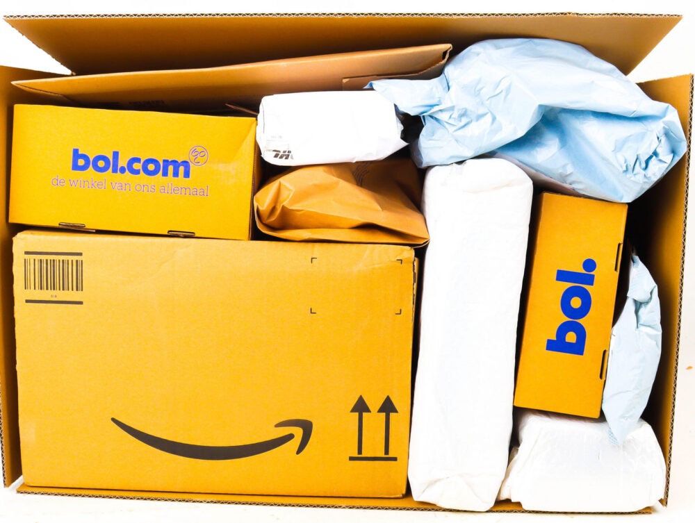 XL Doos met Ongeopende Postpakketten