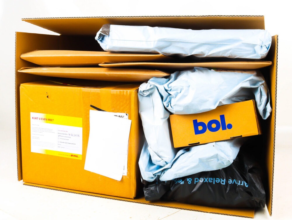 XL Doos met Ongeopende Postpakketten
