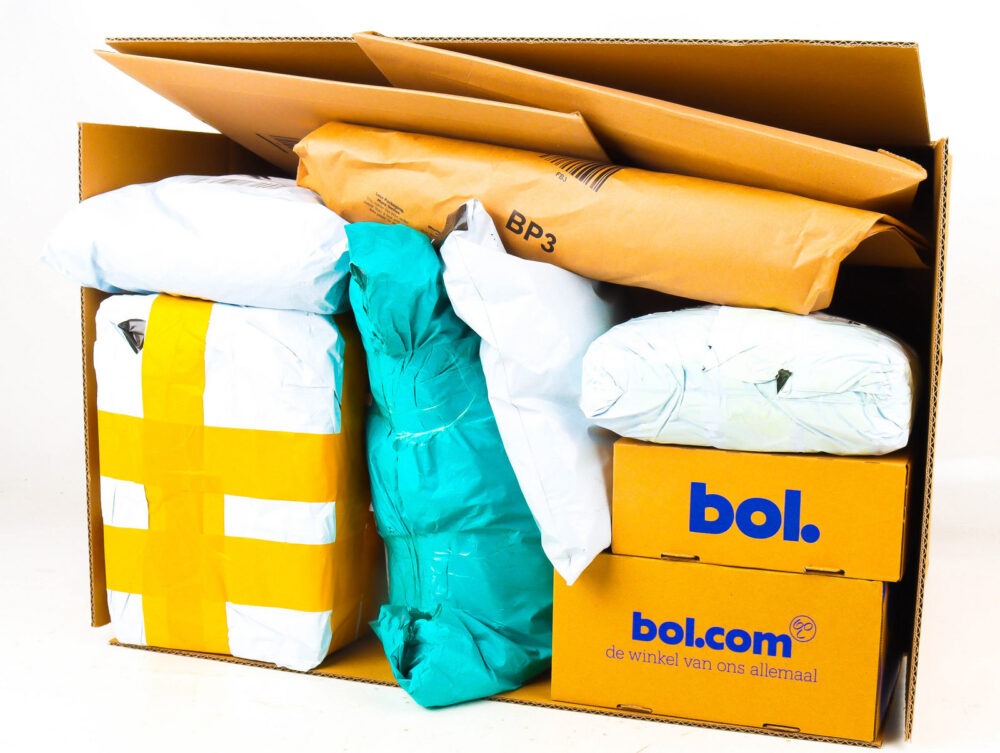 XL Doos met Ongeopende Postpakketten