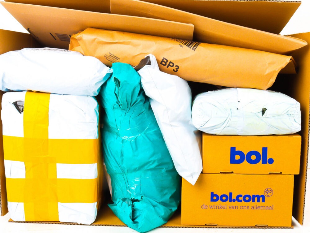 XL Doos met Ongeopende Postpakketten
