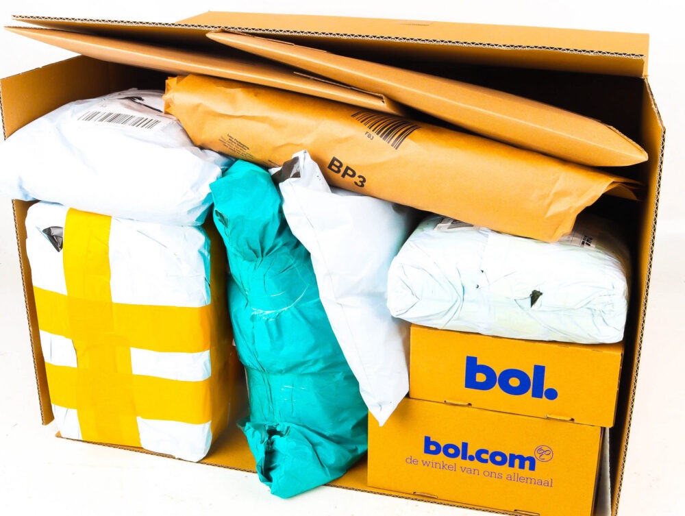 XL Doos met Ongeopende Postpakketten