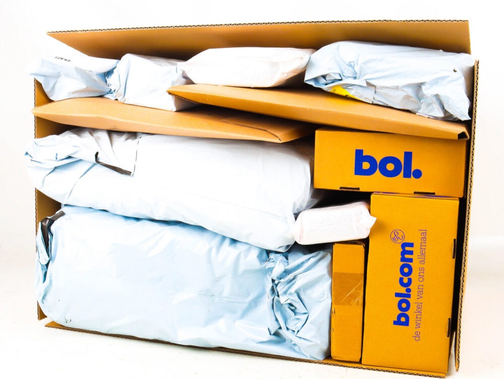 XL Doos met Ongeopende Postpakketten