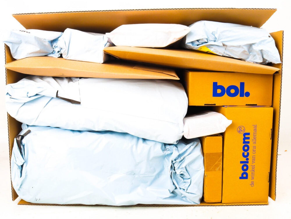 XL Doos met Ongeopende Postpakketten