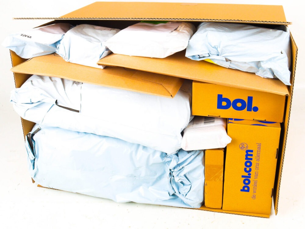 XL Doos met Ongeopende Postpakketten