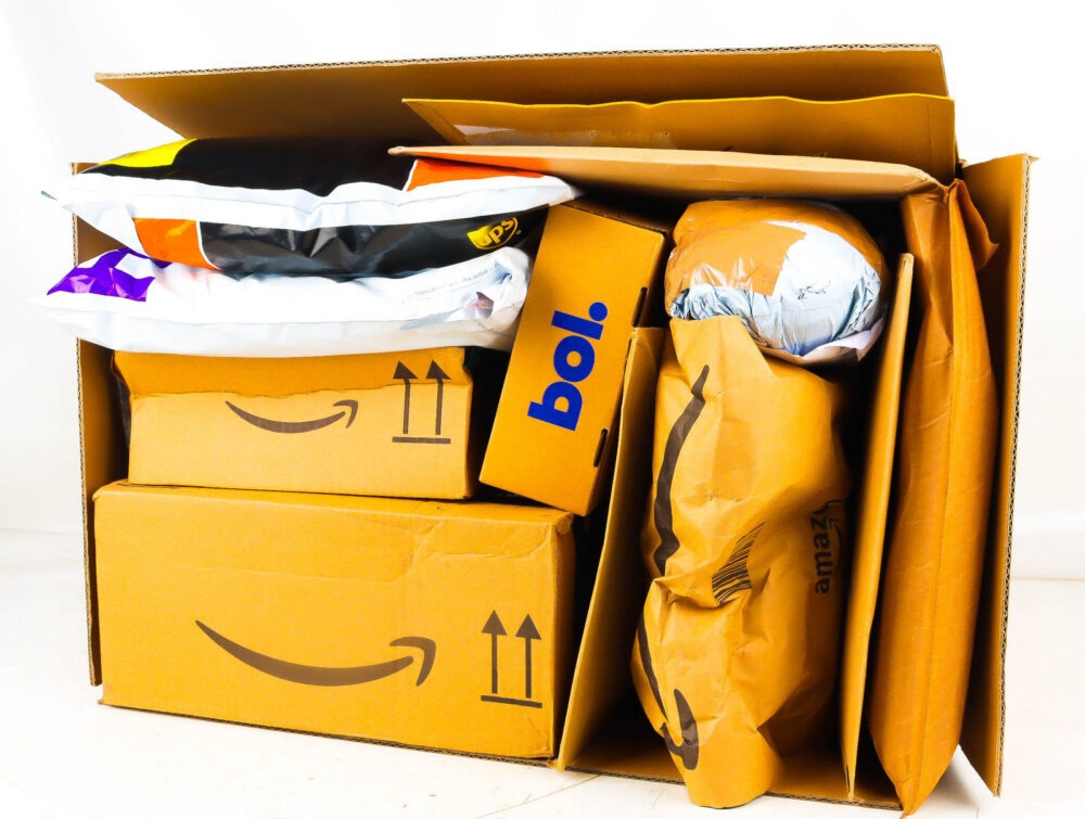 XL Doos met Ongeopende Postpakketten