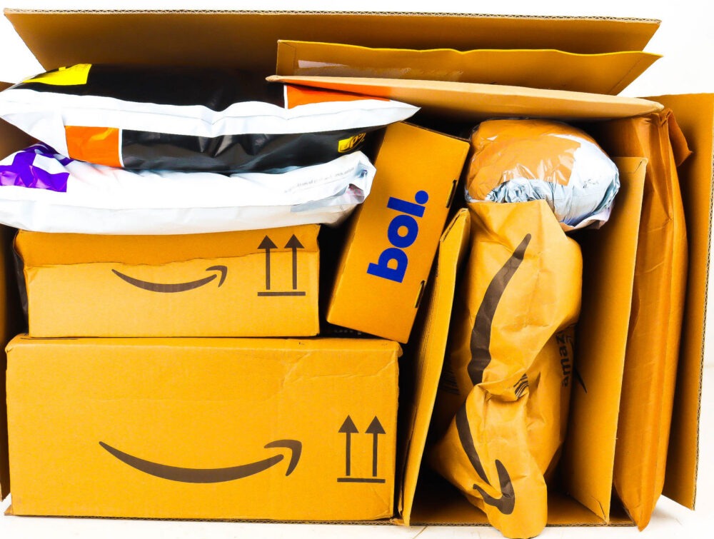 XL Doos met Ongeopende Postpakketten
