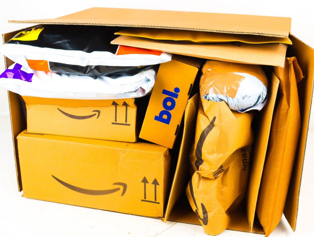 XL Doos met Ongeopende Postpakketten