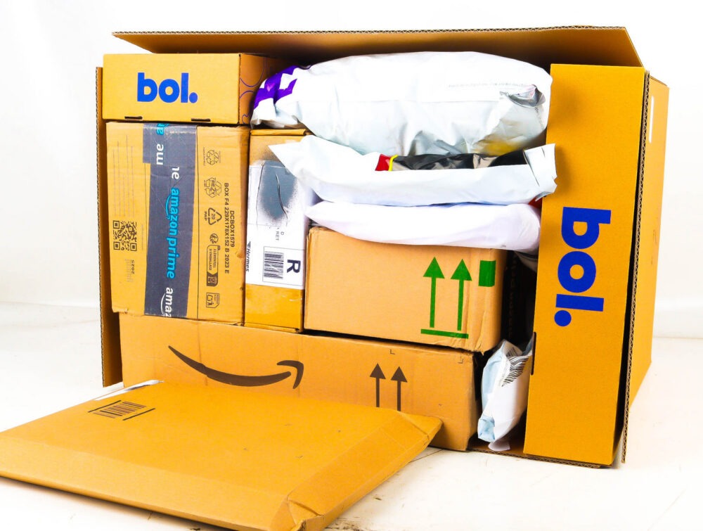 XL Doos met Ongeopende Postpakketten