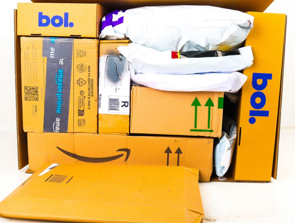 XL Doos met Ongeopende Postpakketten