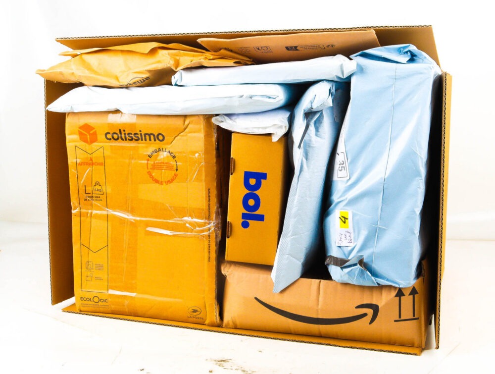 XL Doos met Ongeopende Postpakketten
