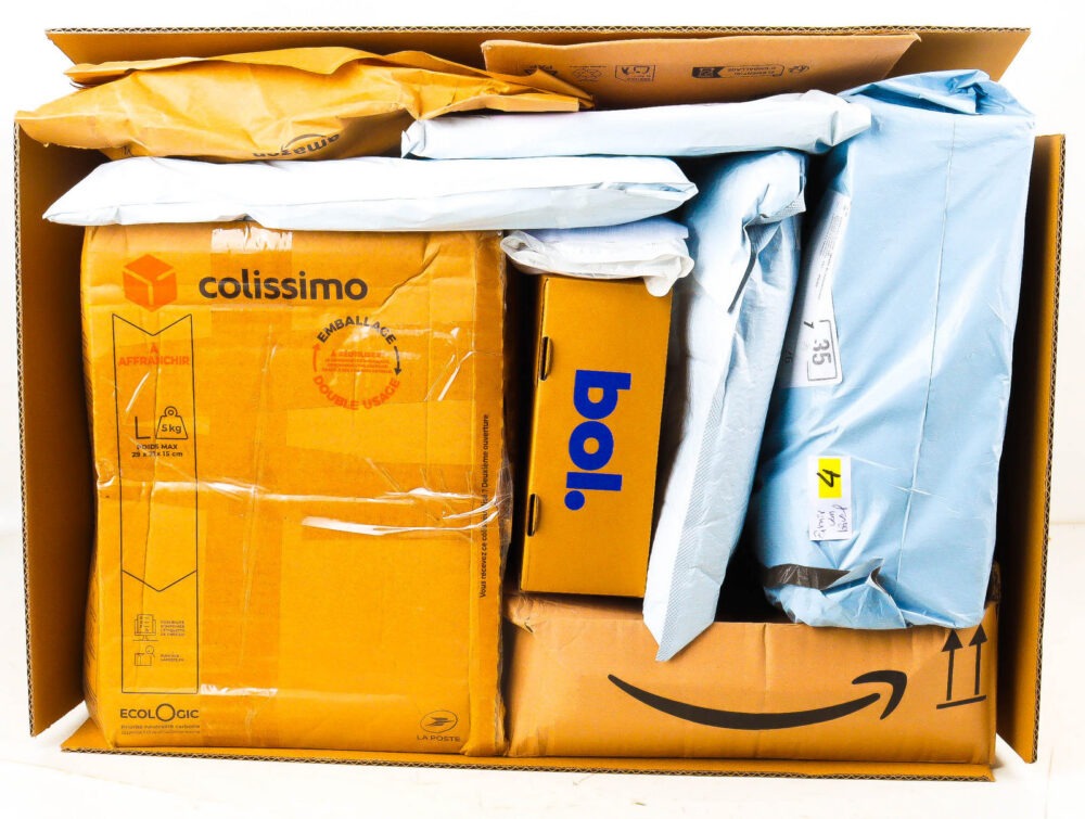 XL Doos met Ongeopende Postpakketten