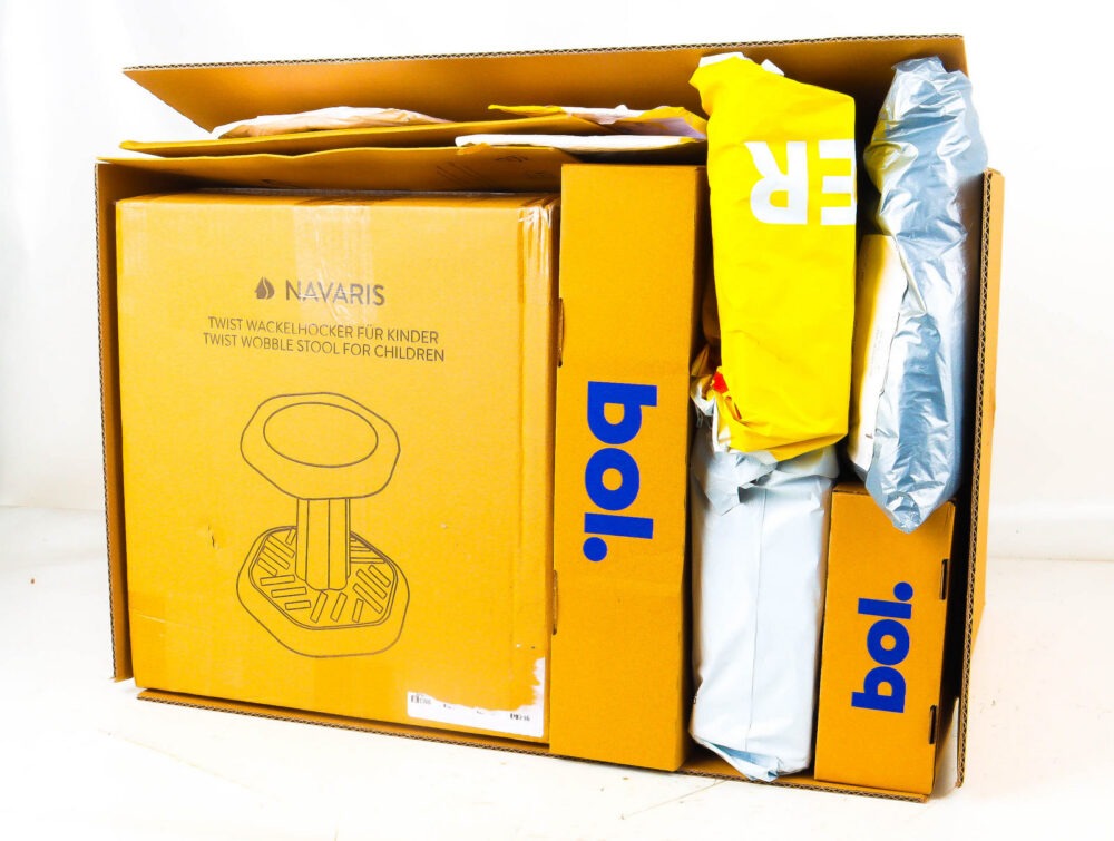 XL Doos met Ongeopende Postpakketten