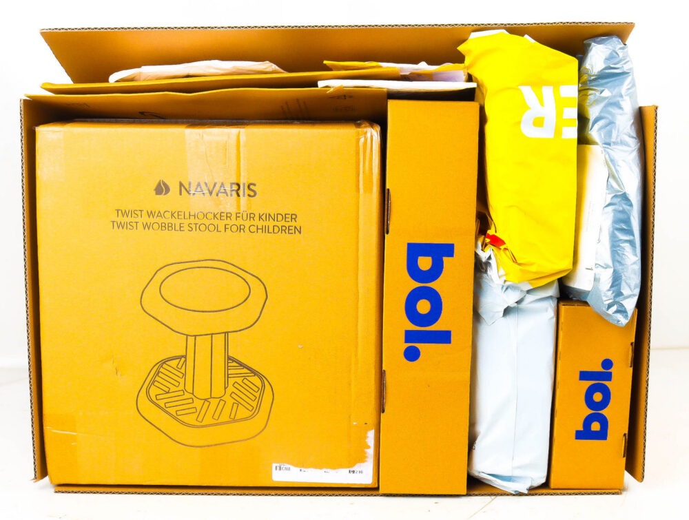 XL Doos met Ongeopende Postpakketten