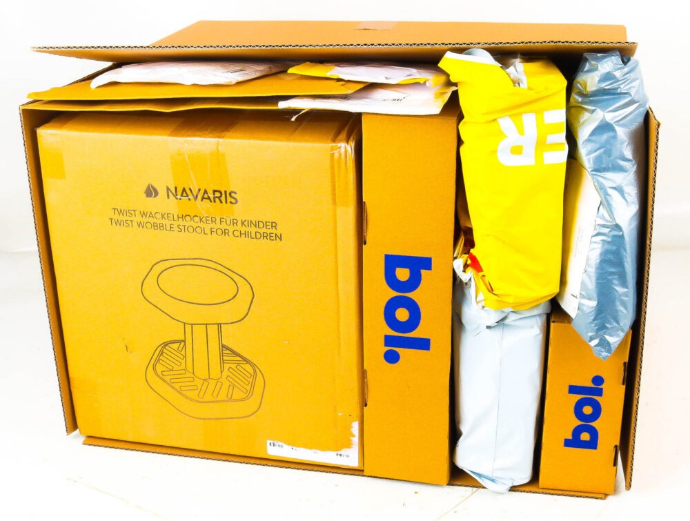 XL Doos met Ongeopende Postpakketten