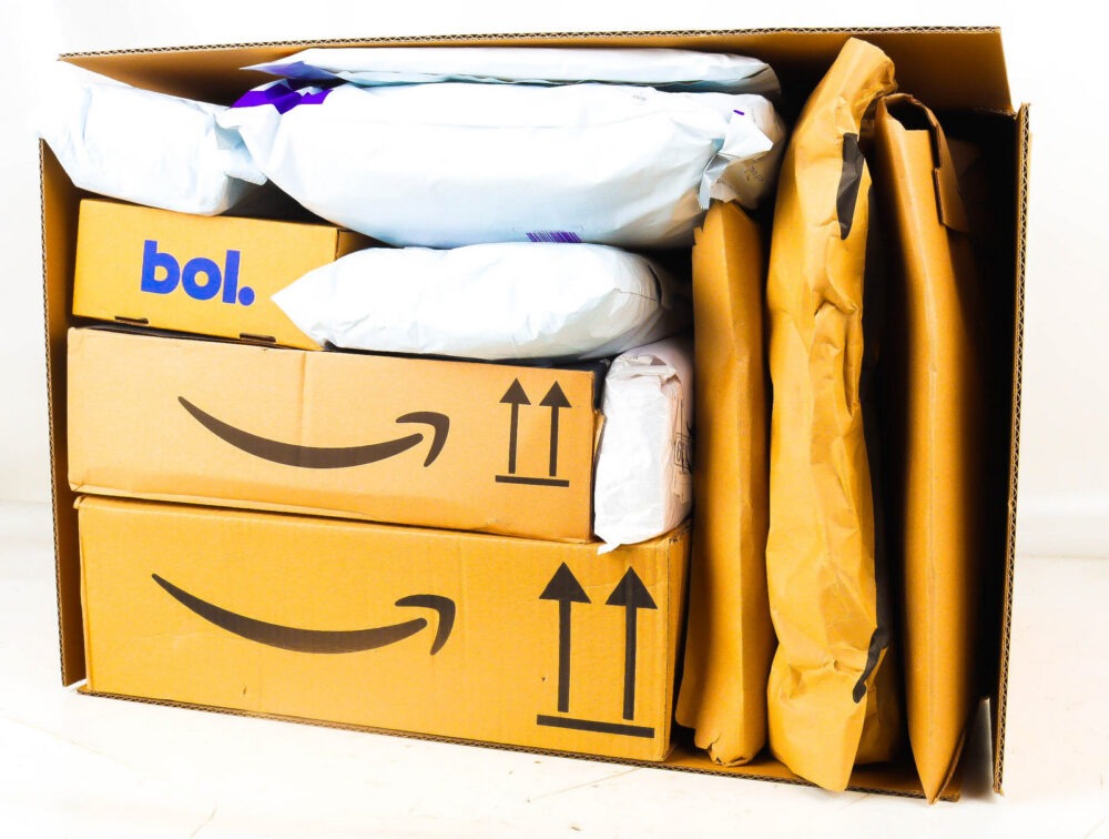 XL Doos met Ongeopende Postpakketten