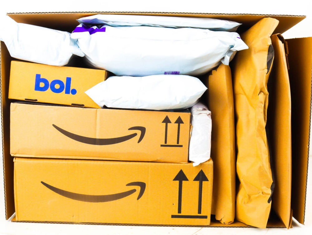 XL Doos met Ongeopende Postpakketten